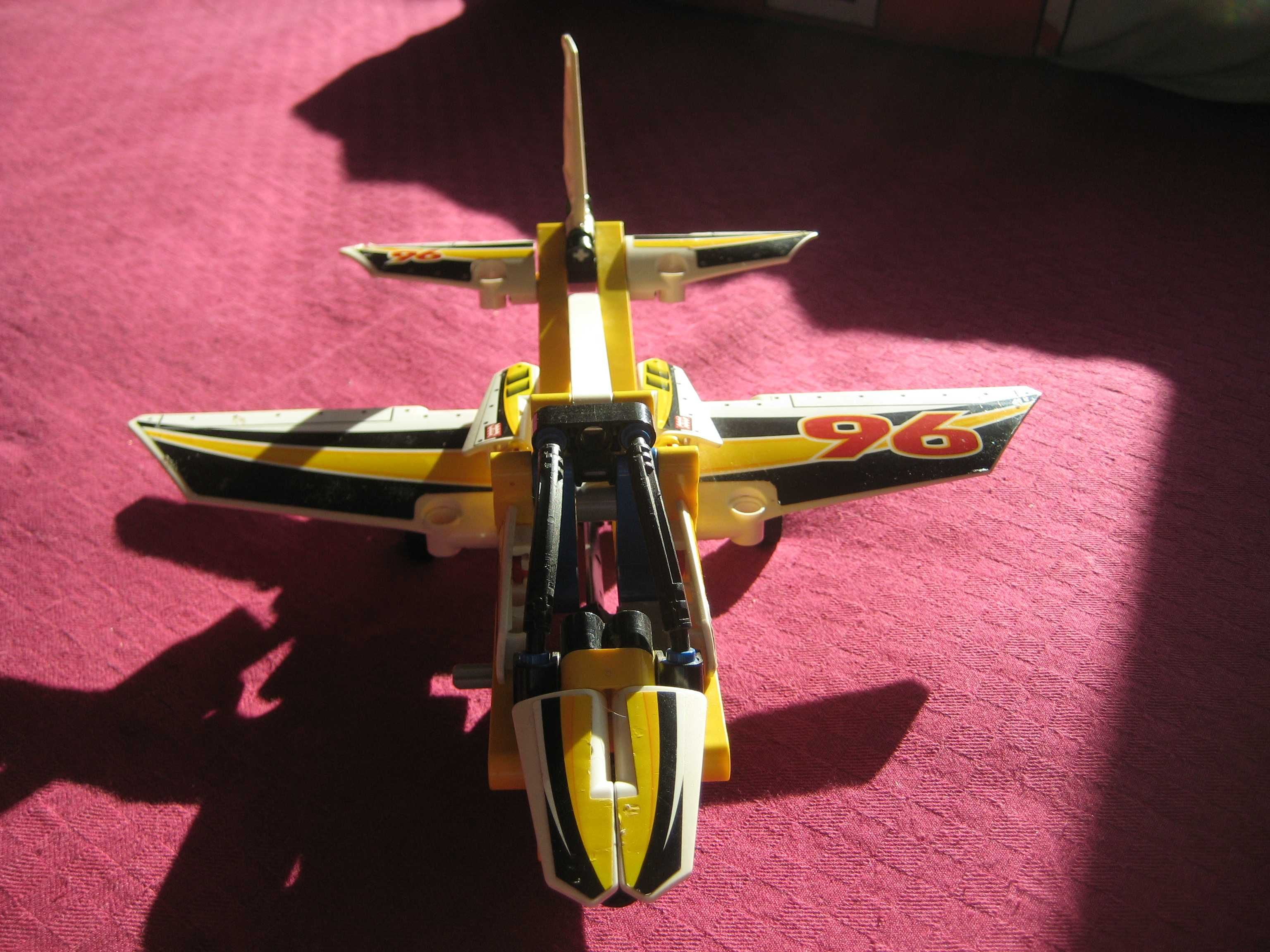 LEGO TECHNIC:реактивен самолет
