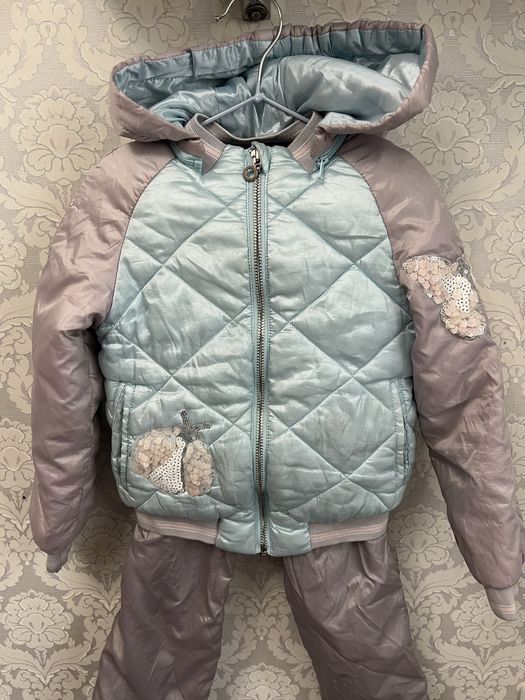 Продам шикарный детский костюм осень