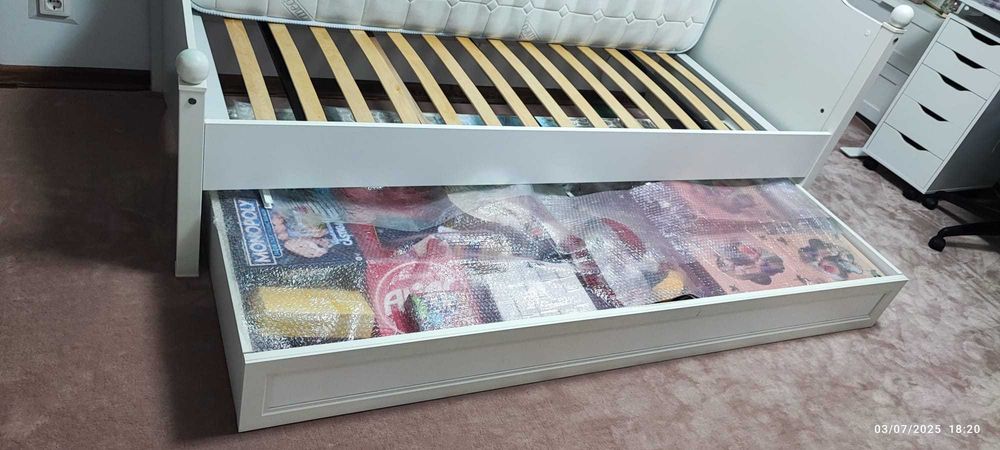 Pat single 90×200 cu saltea Dormeo, somiera si lada (posibil saltea 2)