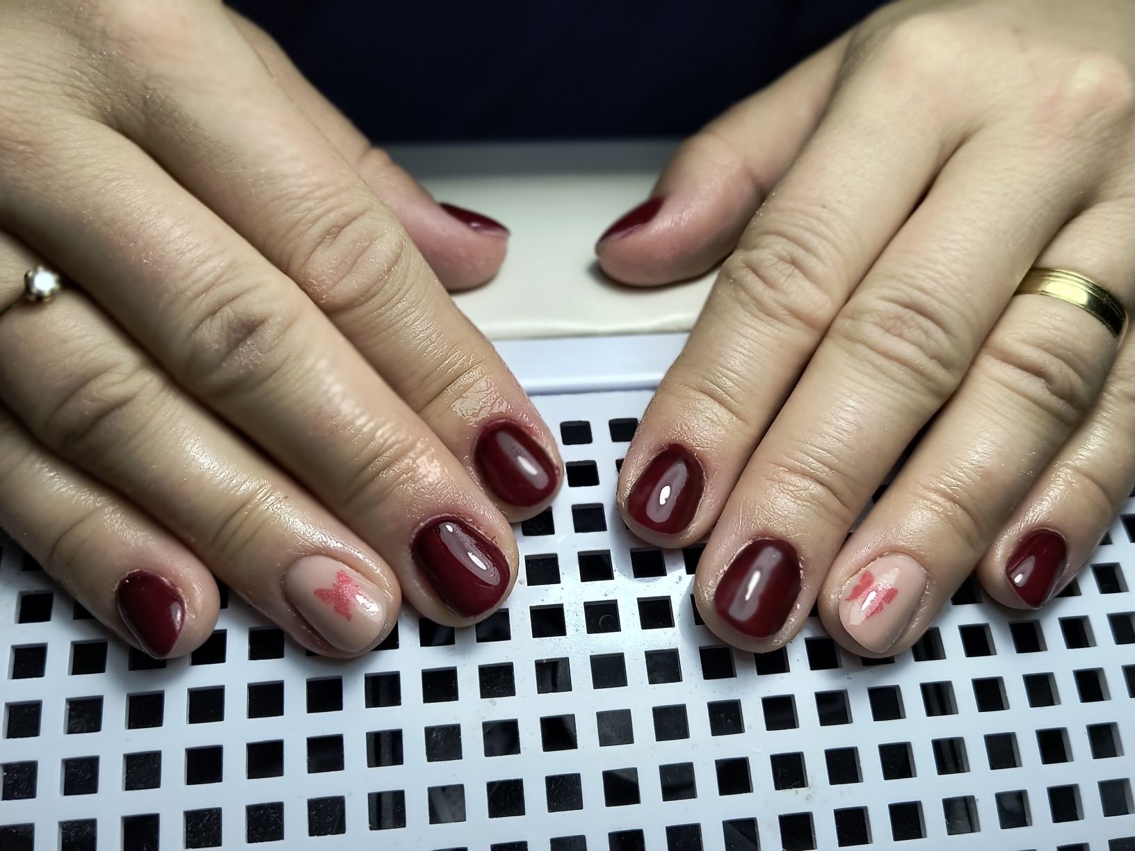 Manichiura unghii cu gel/semi