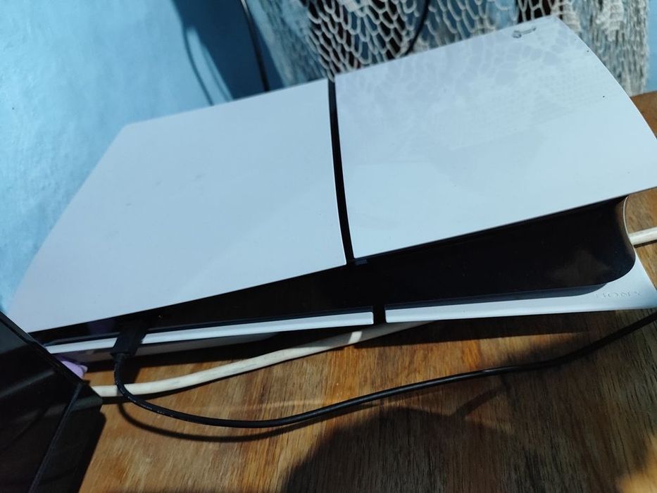 Ps5 slim, cu port disc și maneta originală