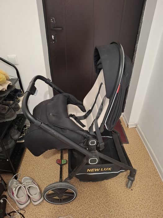 Продам детскую коляску (б/у) в хорошем состоянии.
Коляска аккуратно ис