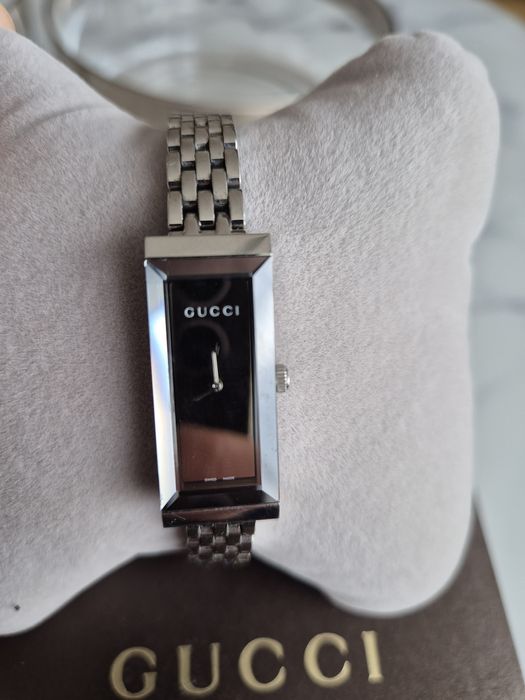 Дамски часовник Gucci.