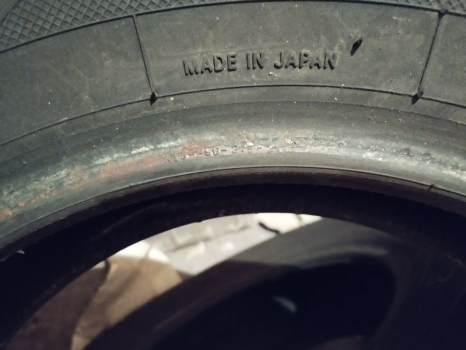 Продавам летни гуми.165/70 R13. С добър грайфер. Четири броя.