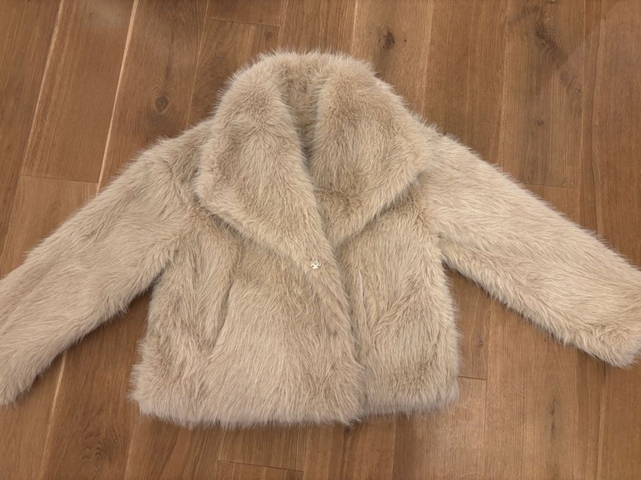 Късо палто с изкуствен косъм