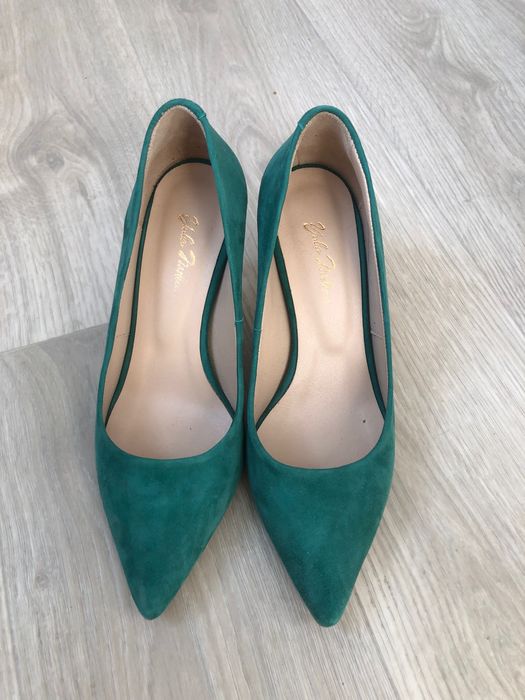 Продаются новые туфли из натуральной кожи