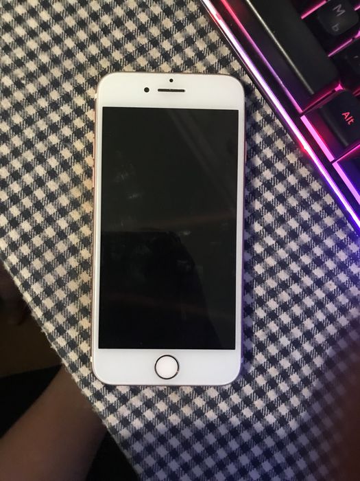 Продается айфон 7