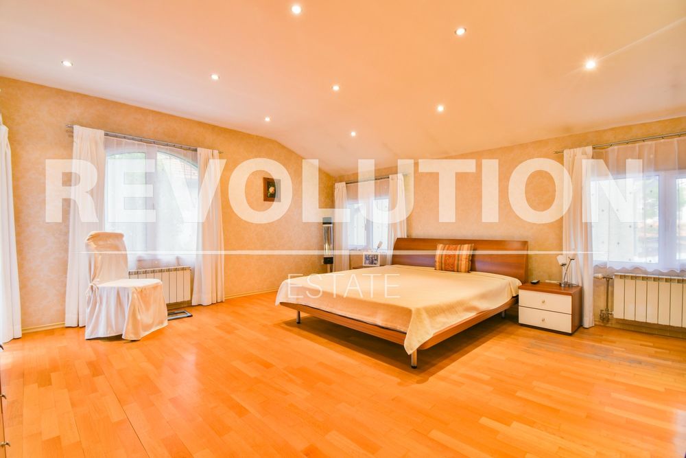 Дава се под наем Къща в София, Надежда 2 - 300 кв.м за 1500 € - Снимка #10