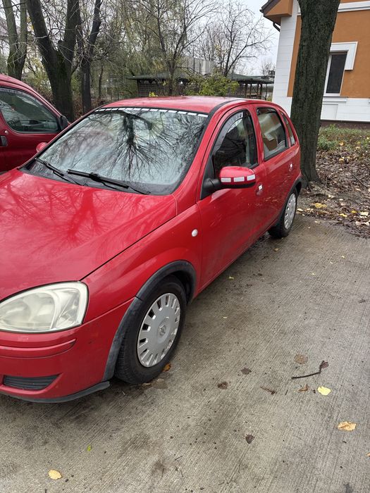 Se pune la vânzare o masinută de oraș economă 1,200 cm  cutie AUTOMATĂ