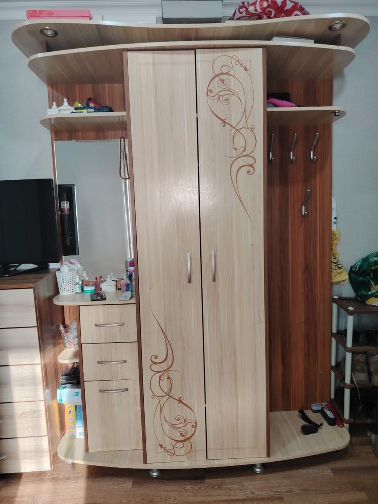 Срочно срочно продам прихожую