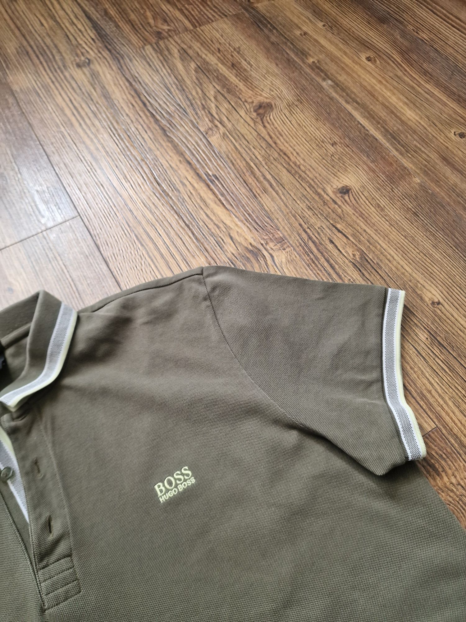 Страхотна мъжка тениска HUGO BOSS размер 2XL / XL