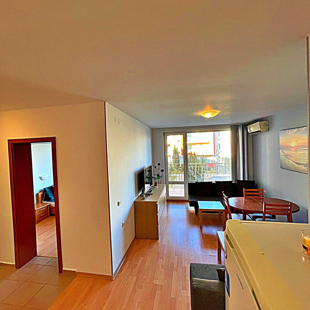 Продава се Двустаен апартамент в к.к. Слънчев бряг - 66 кв.м за 1046 €/кв.м - Снимка #2