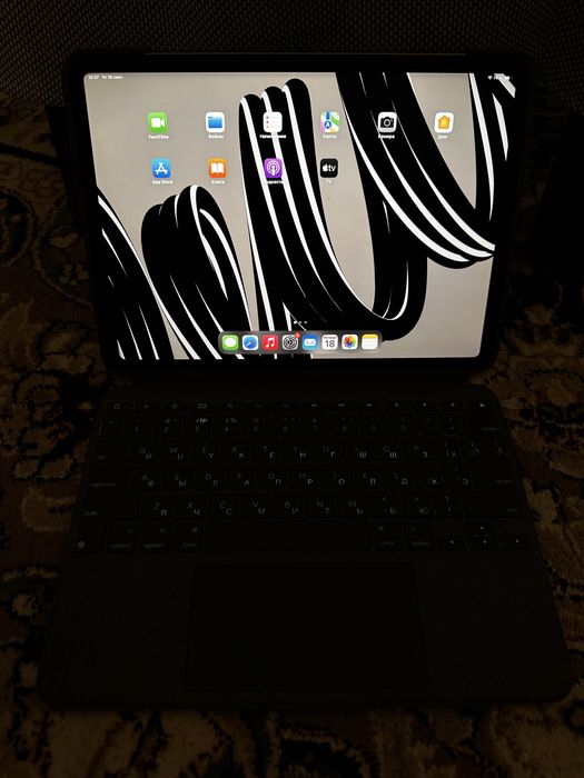 iPad Pro 11-inch (M2) Wi-Fi + Cellular - 128GB