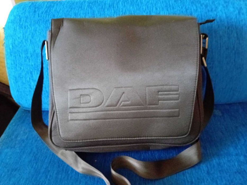 Практична и удобна пътна чанта DAF