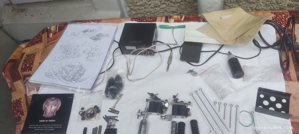 Set pentru tatuaje cu sursă