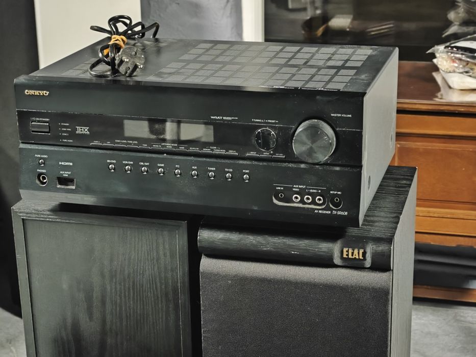 Vând AV  Receiver Onkyo TX SR 608