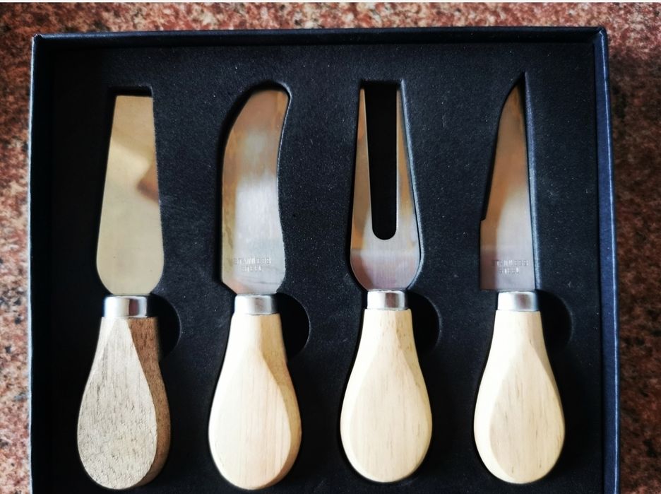 Set cutite pentru branzeturi din otel inoxidabil, maner din lemn