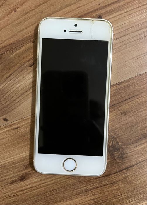 Продавам iPhone SE