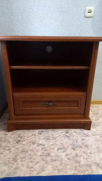 Тумбочка         .