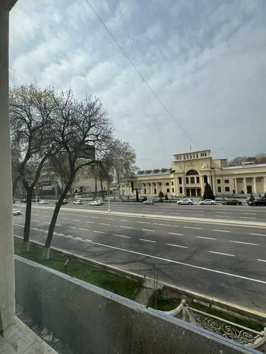 Сдаётся  3-х комнатная квартира по ул. Бобура!