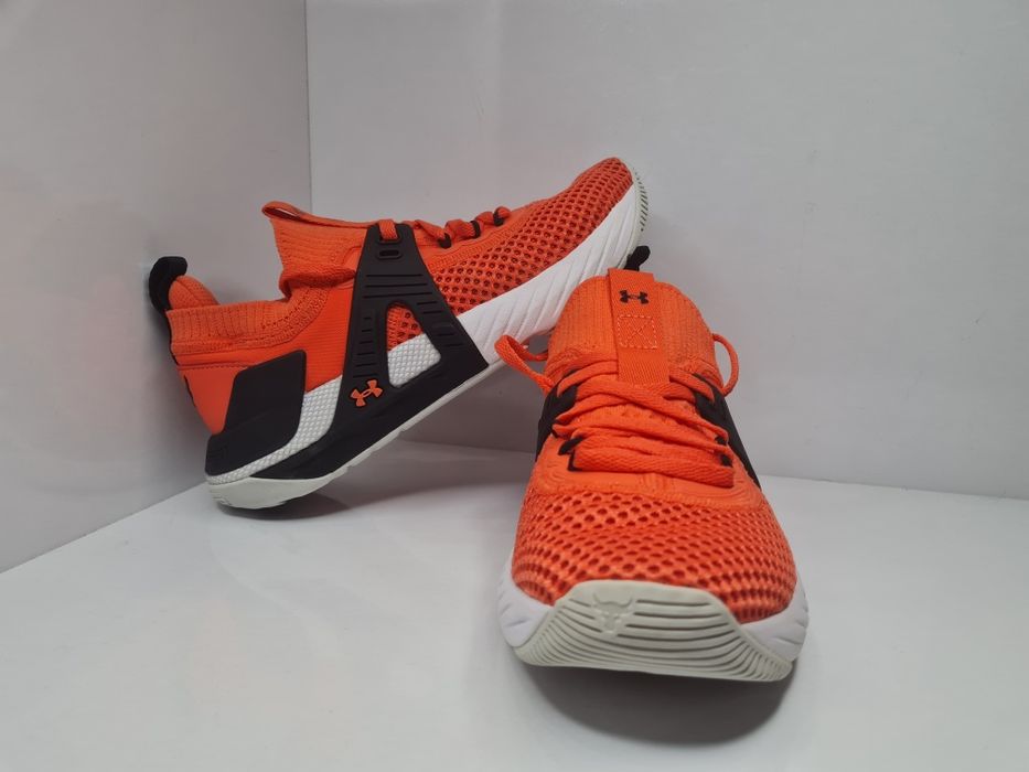 Маратонки Under Armour Hovr 
 Project The Rock 

Чисто нови.

Размер 3