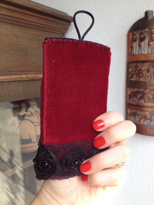 Husa protectie Telefon, model din catifea si dantela, produs handmade