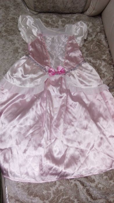 Красивые нарядныеплатья.