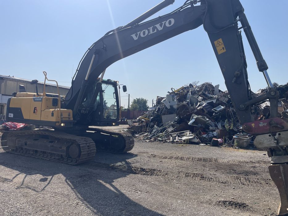 Excavator volvo ec 220