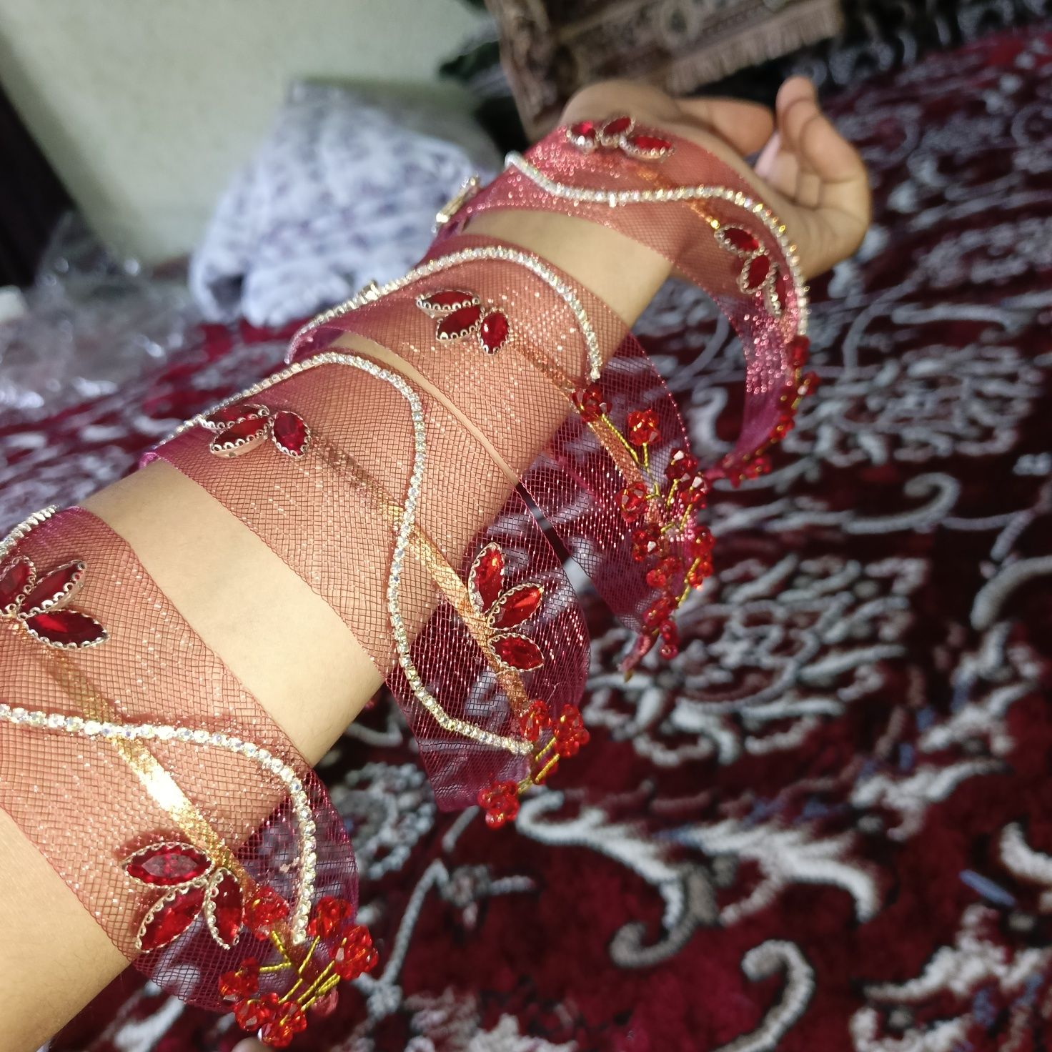 Diadema abodok kelinlar uchun