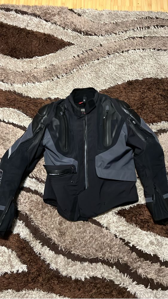 Costum dainese utilizat