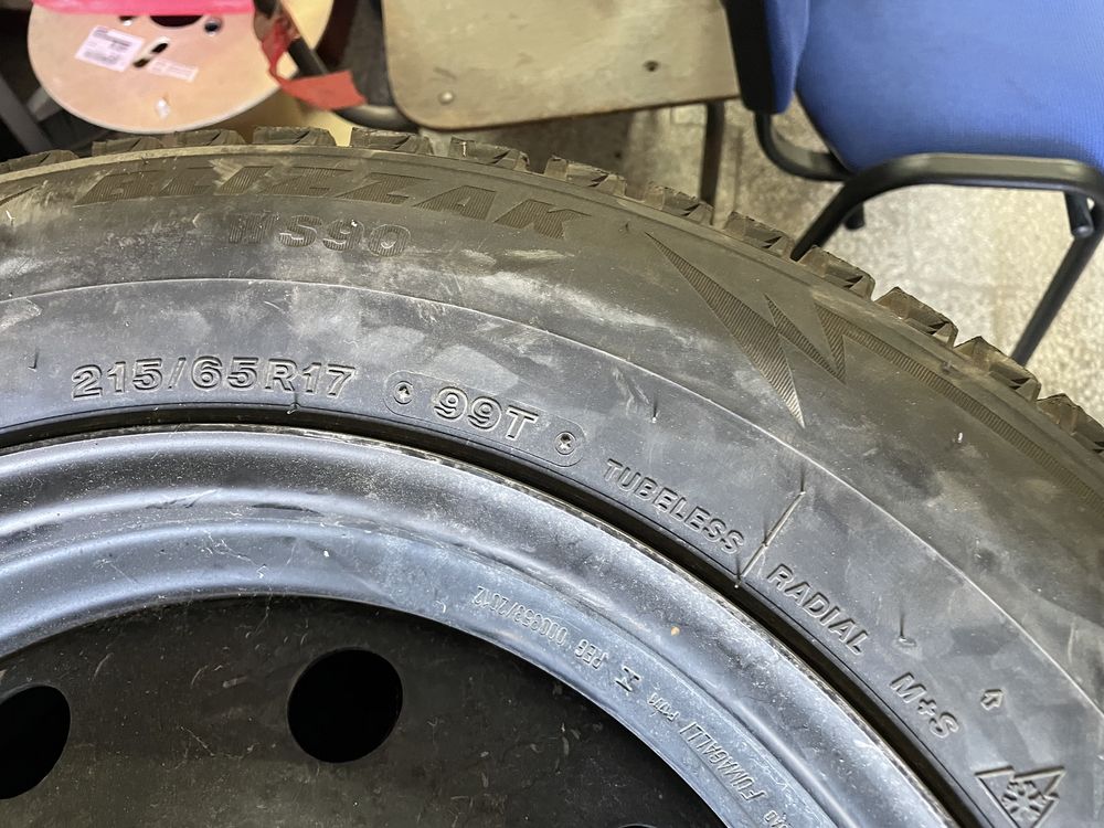 Зимни гими 215/65/17 Bridgestone