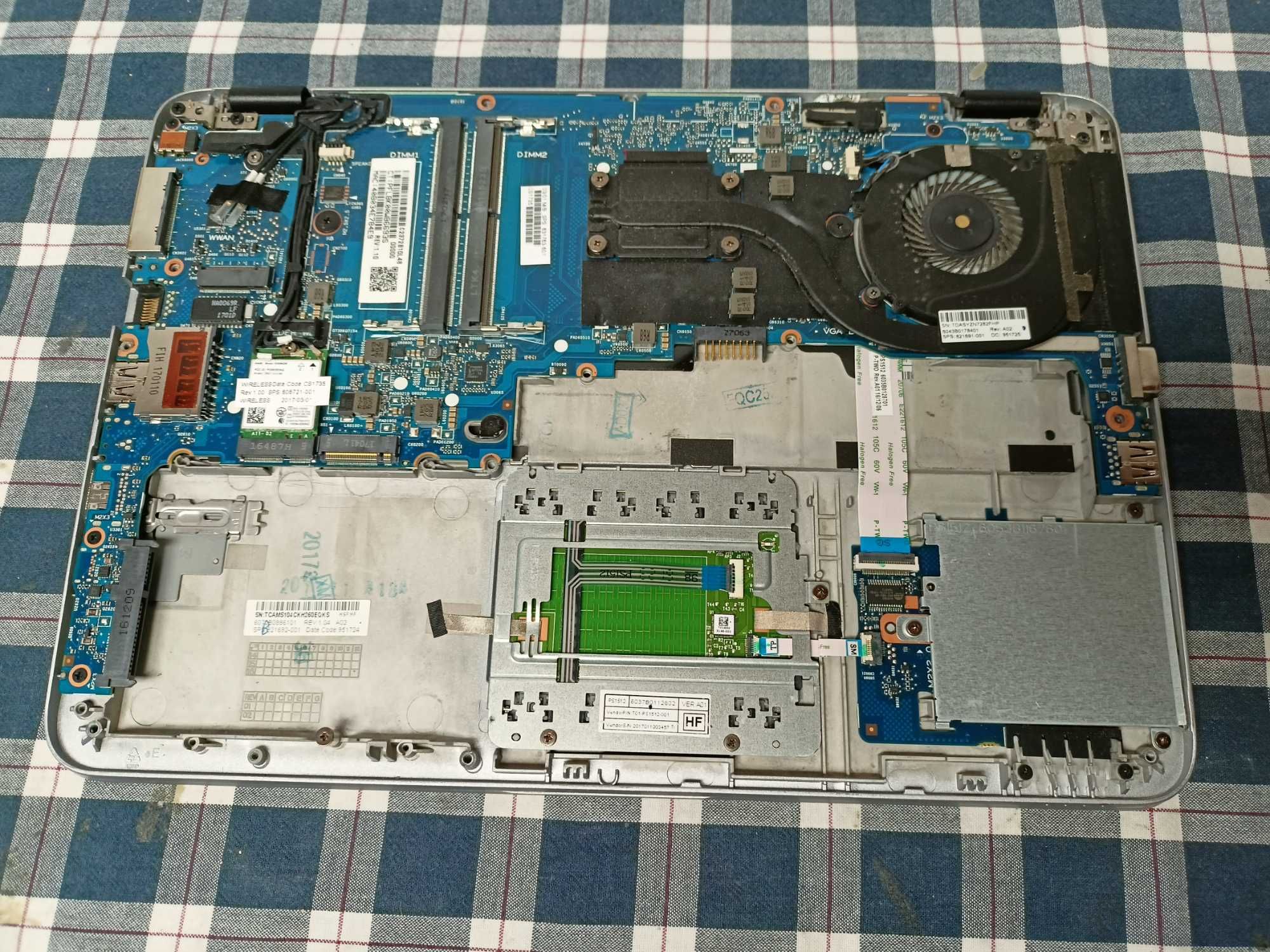 Dezmembrez HP EliteBook 820-G3