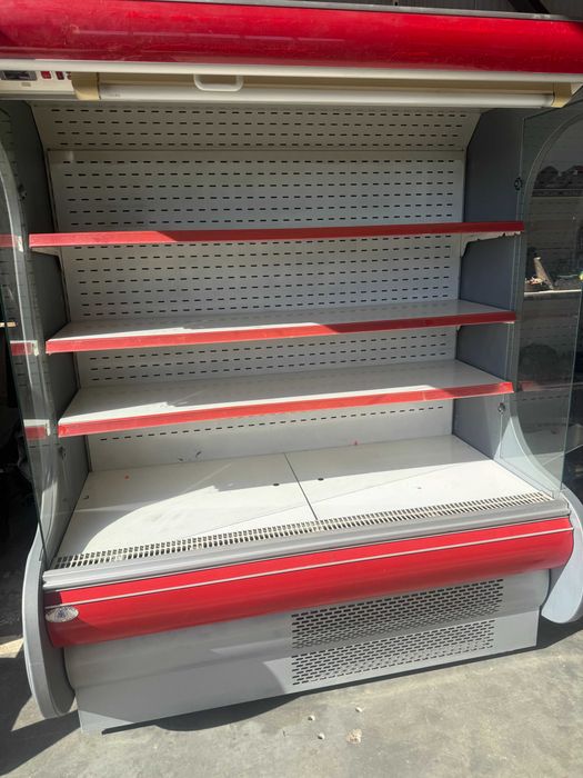 Хладилна витрина вертикална