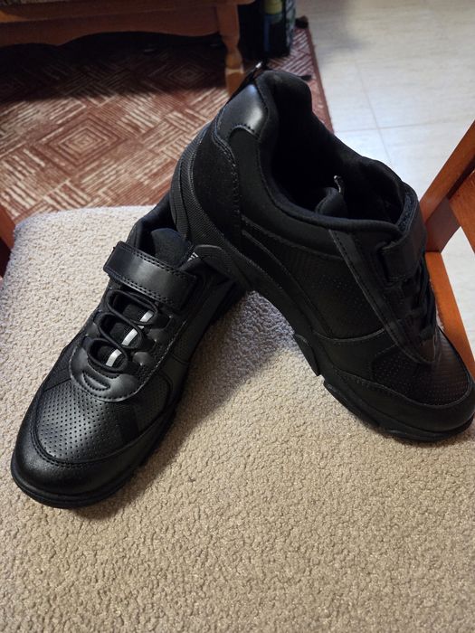 Vand adidasi de piele