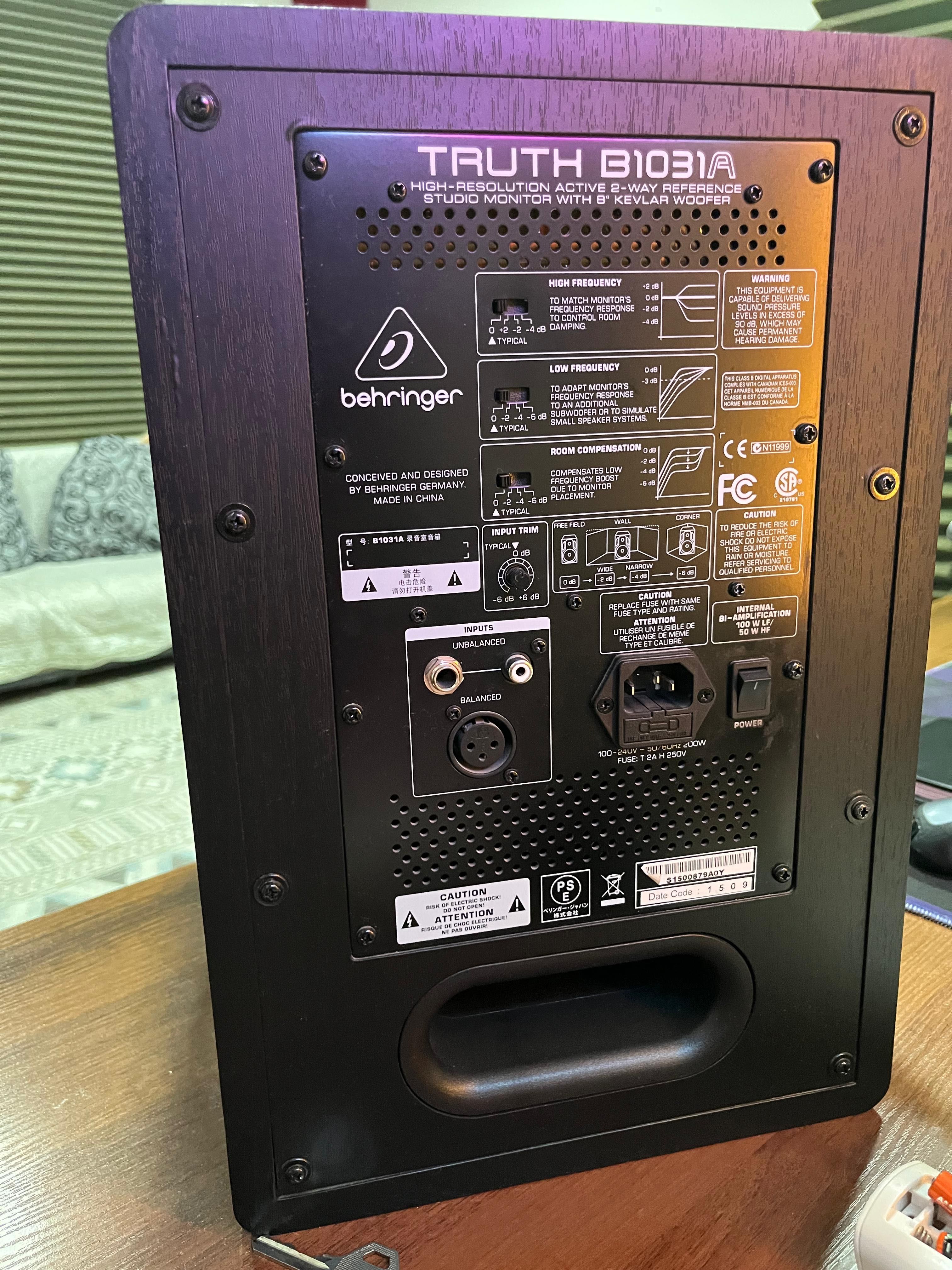 Студийные мониторы Behringer Truth B1031A
