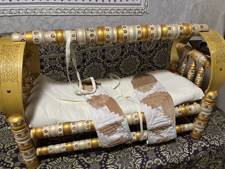 Бесік барлық жабдығымен