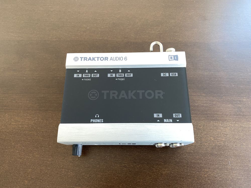 Traktor Scratch A6, Traktor Scratch Pro 2 si 2 vinyl, Interfata Audio