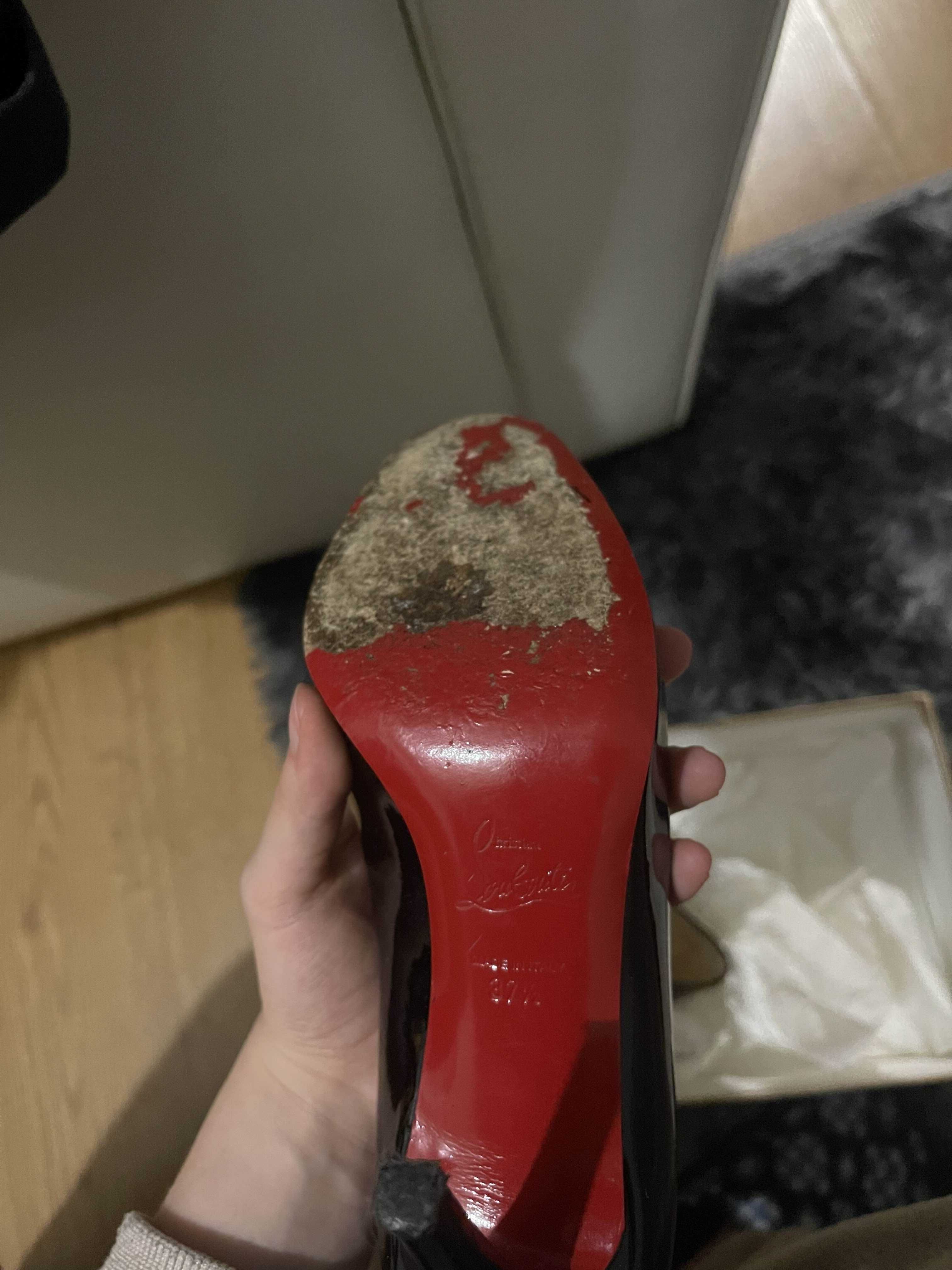 CHRISTIAN LOUBOUTIN Черни лачени 100 обувки на висок ток 37,5