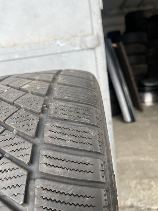 2 бр. зимни гуми 255/40/18 Continental 5/6 mm DOT 4214