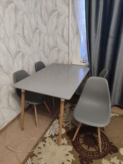 Срочно продам стол со стульями