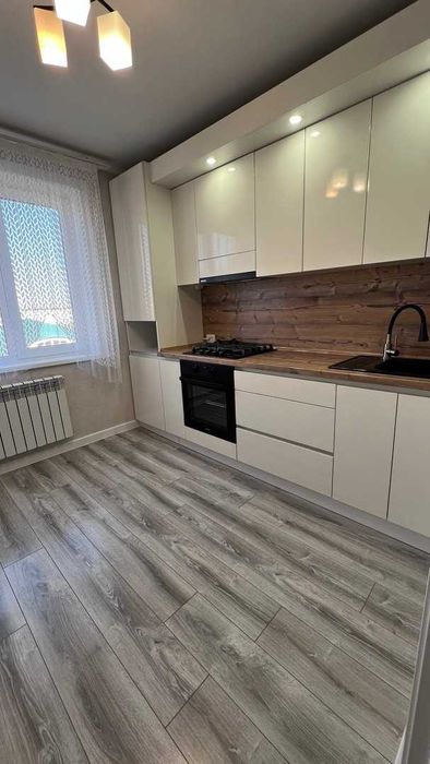 Продам 3 комн квартиру с ремонтом в 19 мкрн