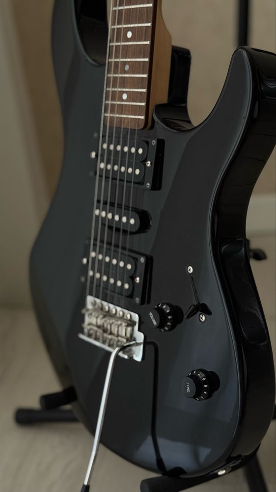 Продаю электрогитару Yamaha ERG-121U