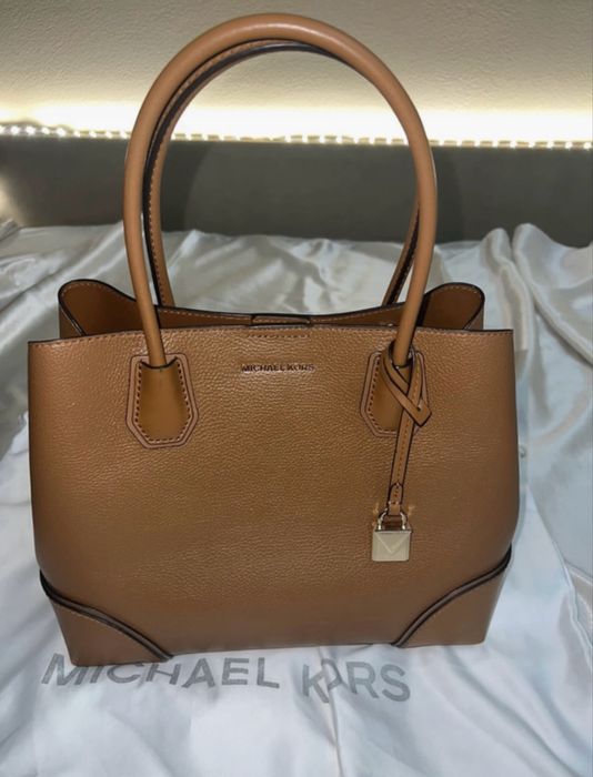Geanta Michael Kors maro