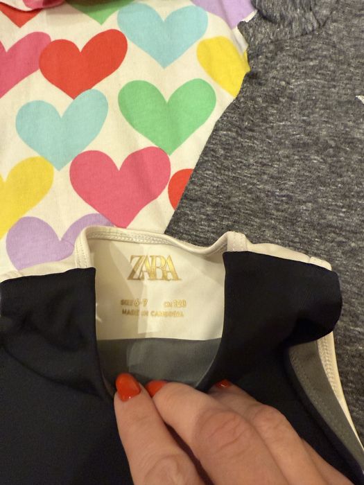 Футболки на 4-6 лет . В очень хорошем состоянии