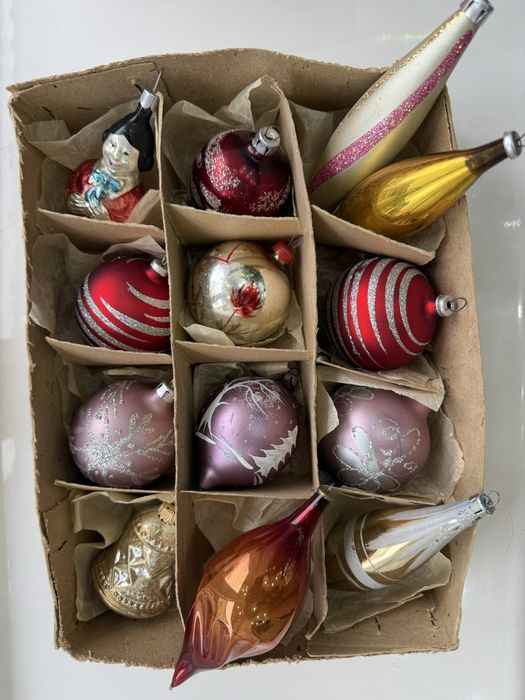 Globuri vechi din perioada comunistă