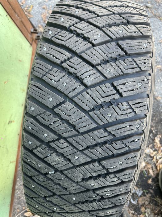Шины зимние шипованные 225/55R18