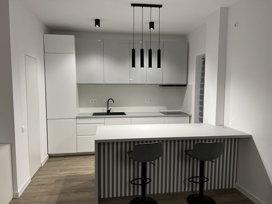 Apartament 2 camere de vânzare-central-bloc nou-parcare subterană
