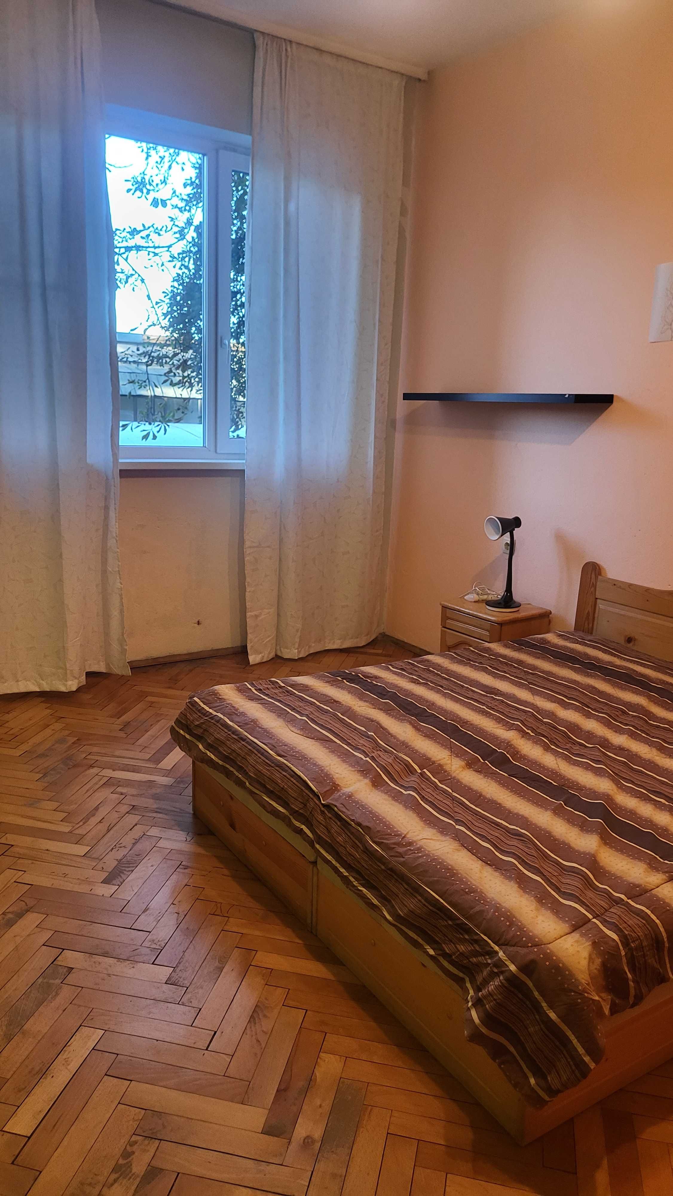 Продавам 2стаен тухлен в центъра в близост до метростанция