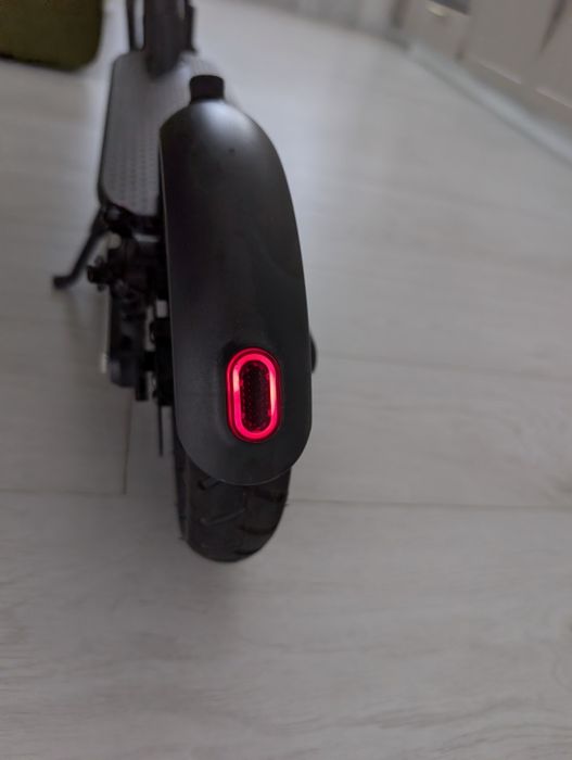 Vând trotineta electrica Xiaomi M365 în stare excepțională