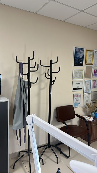 Вешалка 5000 за одну штуку , для прихожей , офиса